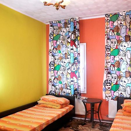 Funky Mamaliga Hostel Кишинів Екстер'єр фото