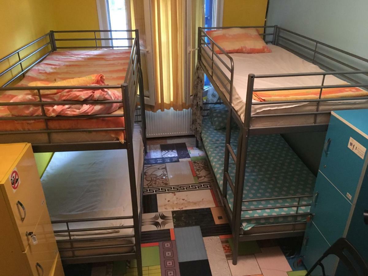 Funky Mamaliga Hostel Кишинів Екстер'єр фото